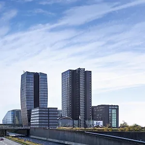 Crowne Plaza Towers By Ihg מלון