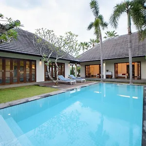 https://nunia-villa.hotelsseminyak.net